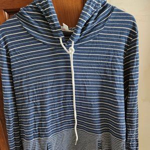 Market and Spruce pull over hooded shirt